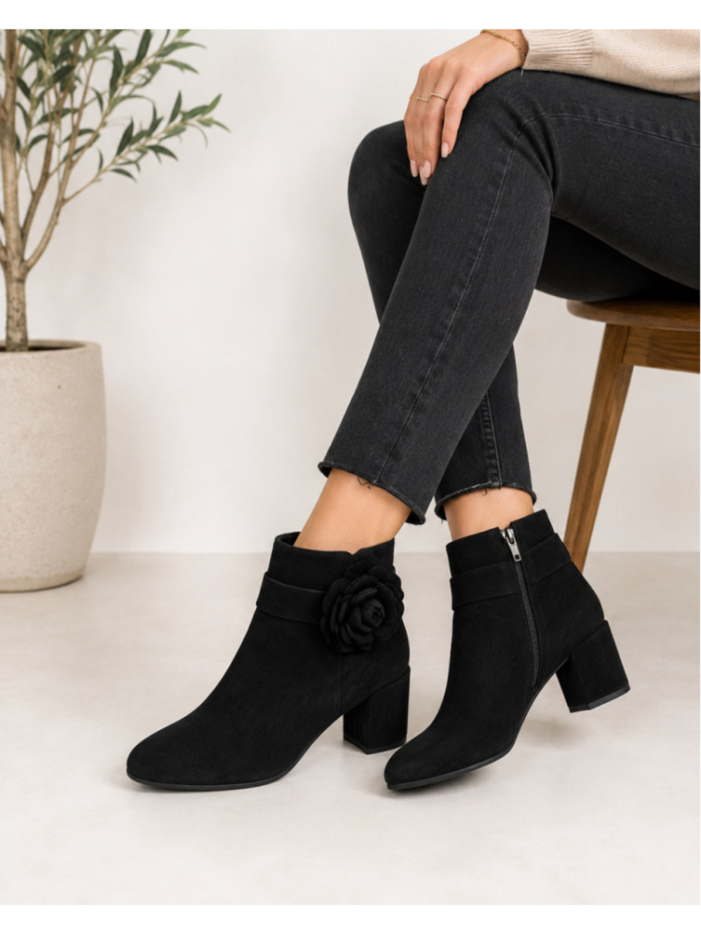 Taryn Rose Heather Black Suede Leather Ankle Boots Floral Block Heel Size 9